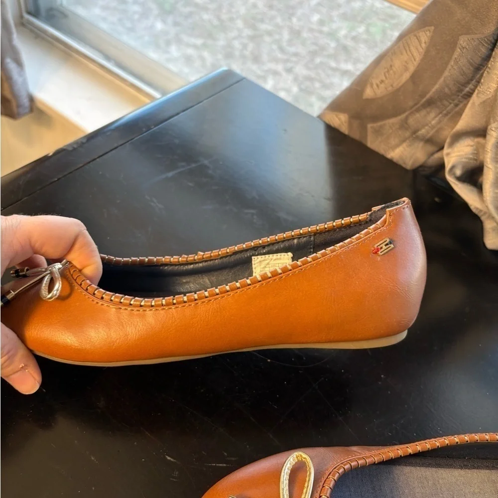 Tommy Hilfiger Cognac Flats Big Girls Size 5